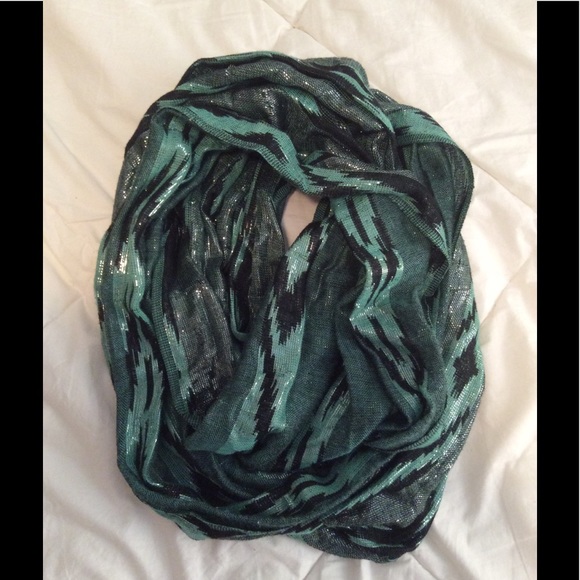 Aztec Infinity Scarf - Picture 2 of 4